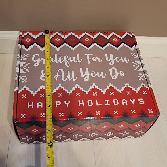 NIB Grateful For You and All You Do Holiday Gift Mug Socks Blanket Christmas - Picture 9 of 10